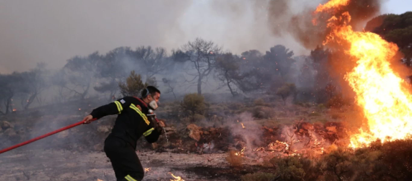 Βαρυμπόμπη: Κραυγή αγωνίας από κατοίκους «Καιγόμαστε και δεν έρχεται κανένας! Είναι για κλωτσιές» (βίντεο)